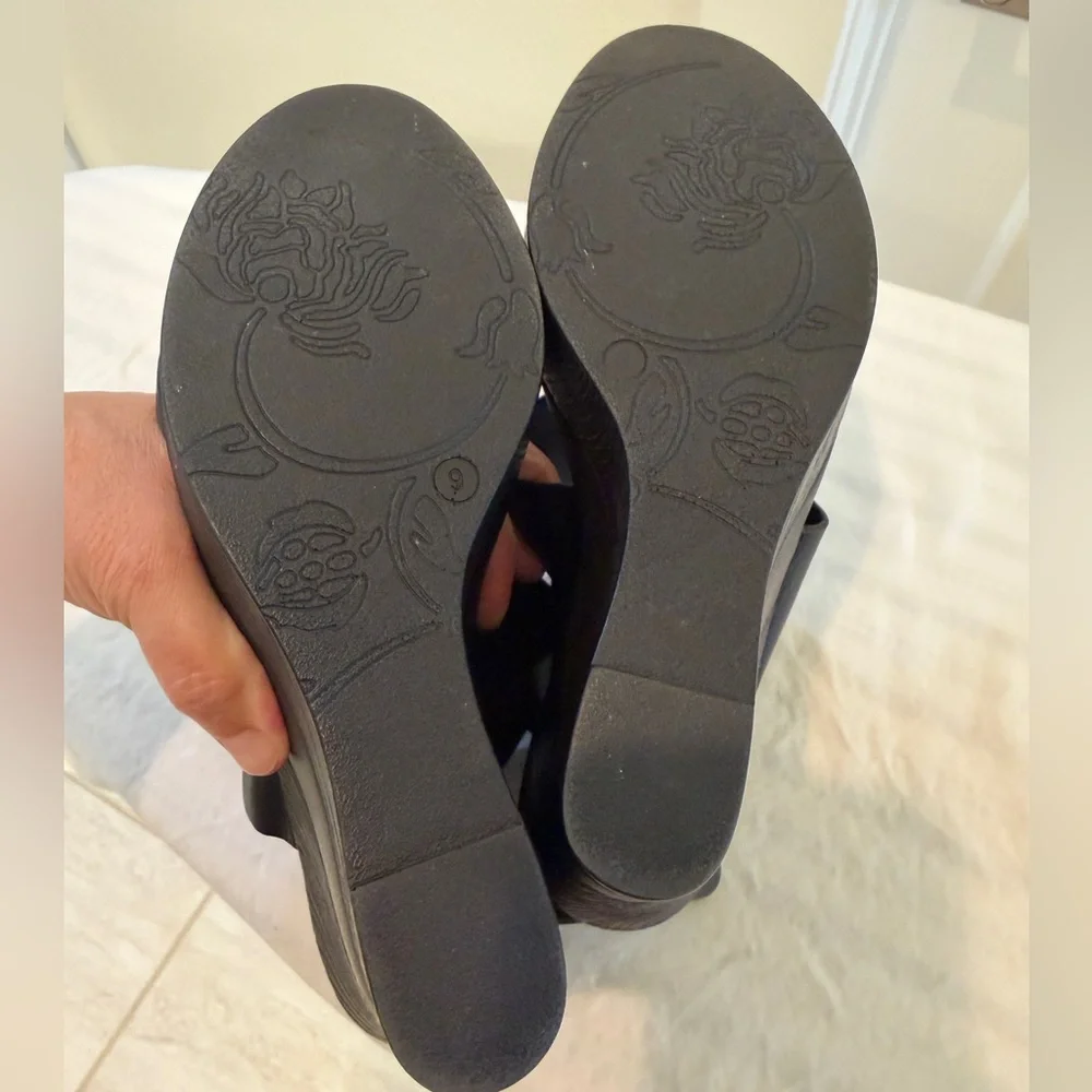 NWOT - Bull Boxer Black Wedge Sandals with Buckle Strap - Picture 7 of 12